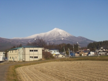河東町八田から見た磐梯山